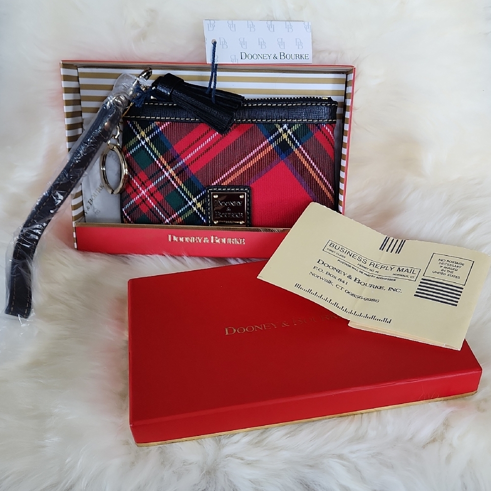 Adorable NWT IOB Dooney & Bourke Red Tartan Plaid Wristlet Wallet ♥️🎁🖤